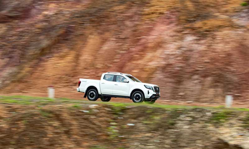Trải nghiệm Nissan Navara 2021: Chiếc bán tải có sự thoải mái của xe SUV